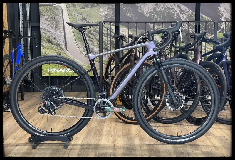 Revolt X Advanced Pro 0 Medium Airglow/Black 2023Currant